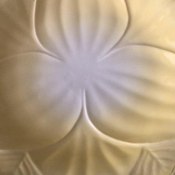 Vintage yellow milk glass Lotis plates and bowl - Picture 2 of 3